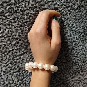 FREE W/BUNDLE! Faux Pearl Bracelet